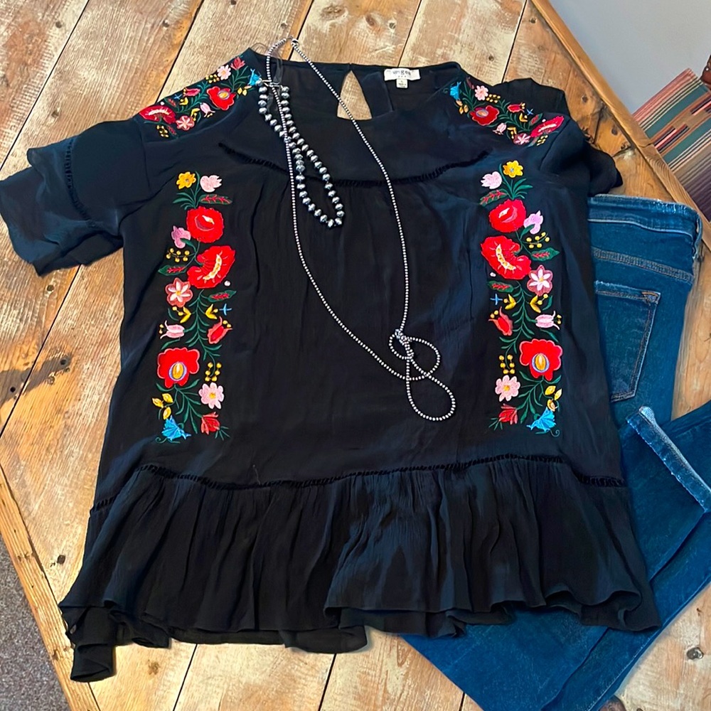 Umgee Black Floral Embroidered Blouse